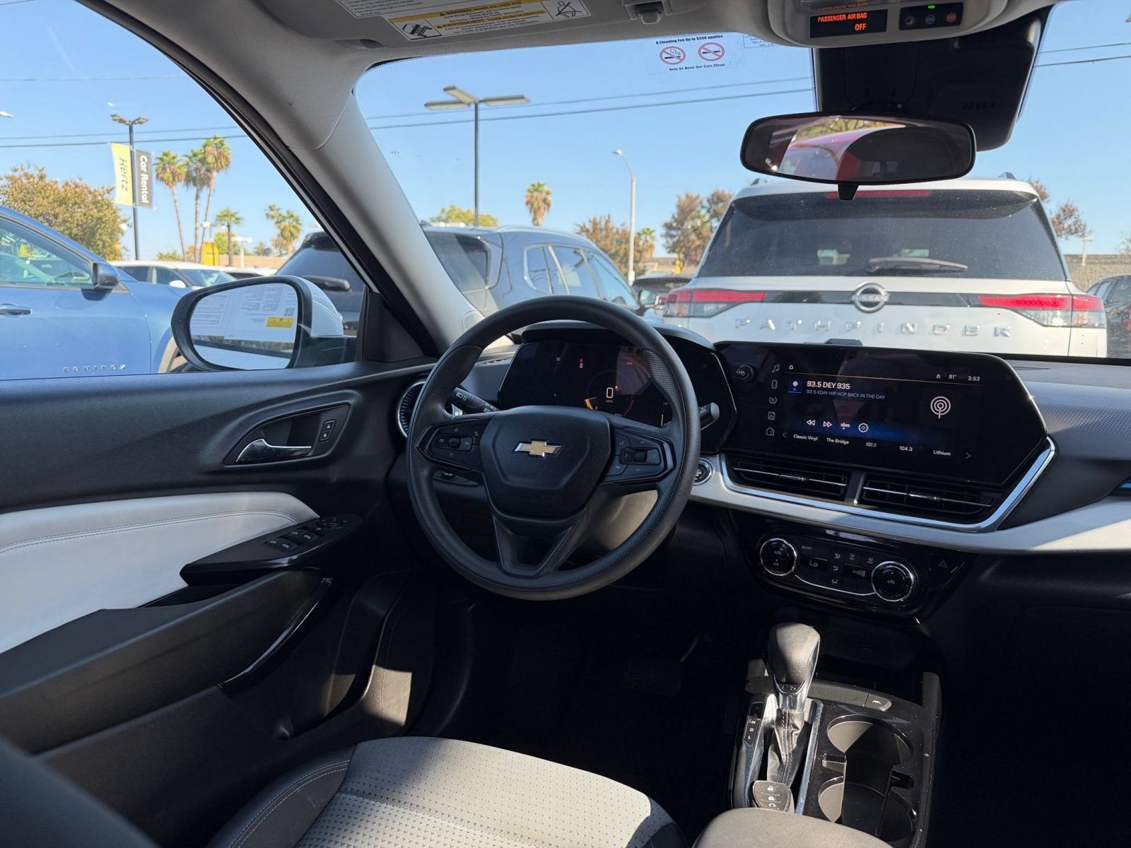 Used 2025 Chevrolet Trax LT FWD image 32