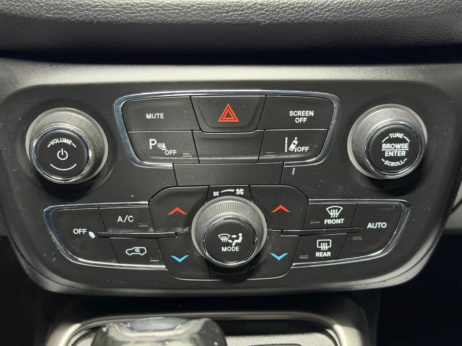 Used 2020 Jeep Compass Latitude FWD image 33
