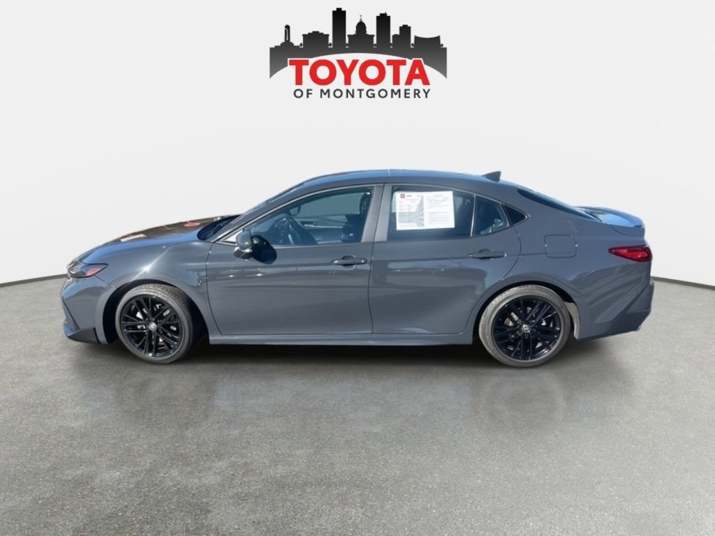 Used 2025 Toyota Camry SE image 4