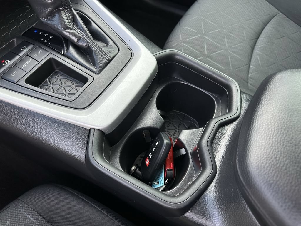 Used 2020 Toyota RAV4 XLE w/ Convenience Package FWD image 28