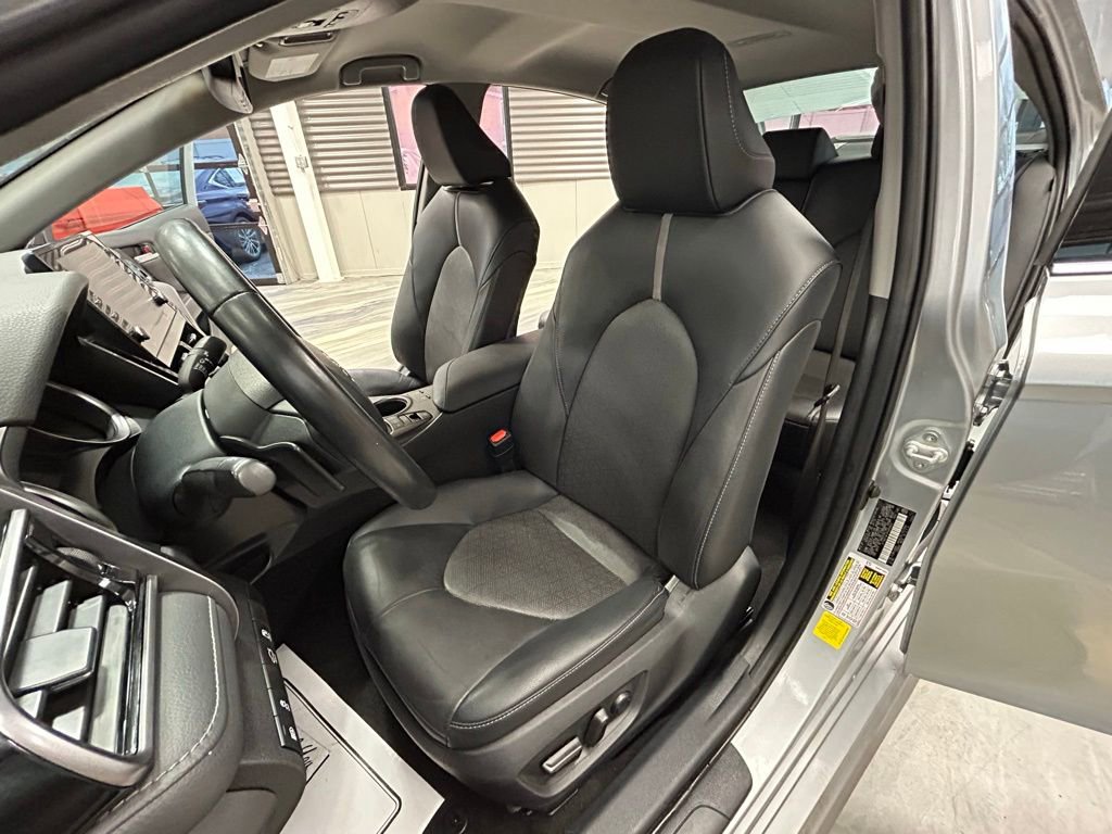 Used 2023 Toyota Camry XSE image 8