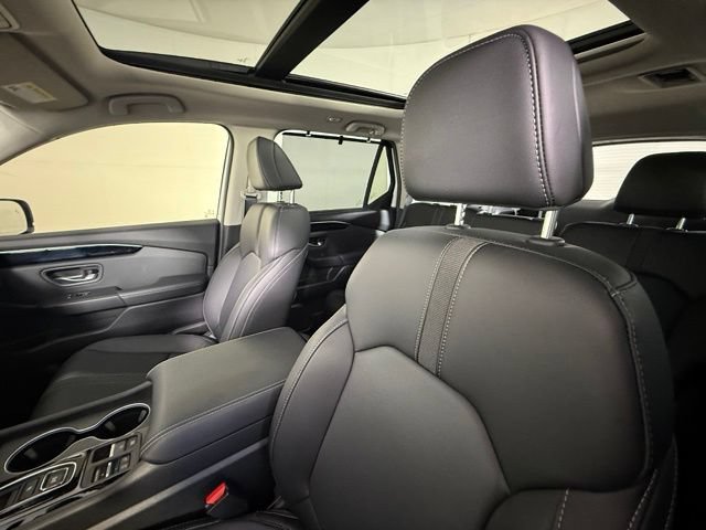Used 2025 Honda Pilot Touring image 5