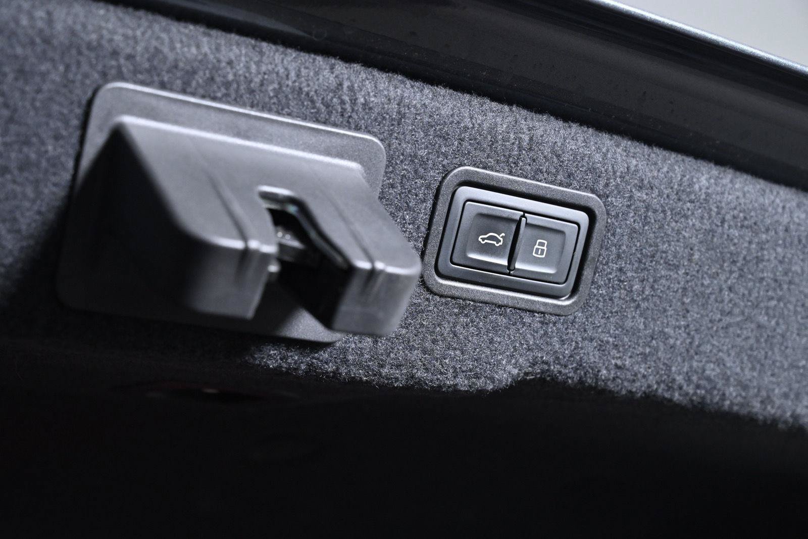 Used 2020 Audi S8 L w/ S8 Executive Package AWD/4WD image 36