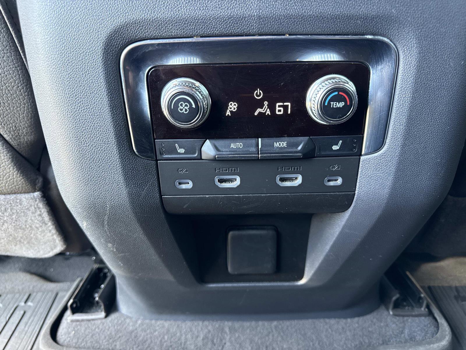 Used 2022 GMC Yukon XL Denali w/ Denali Ultimate Package image 31