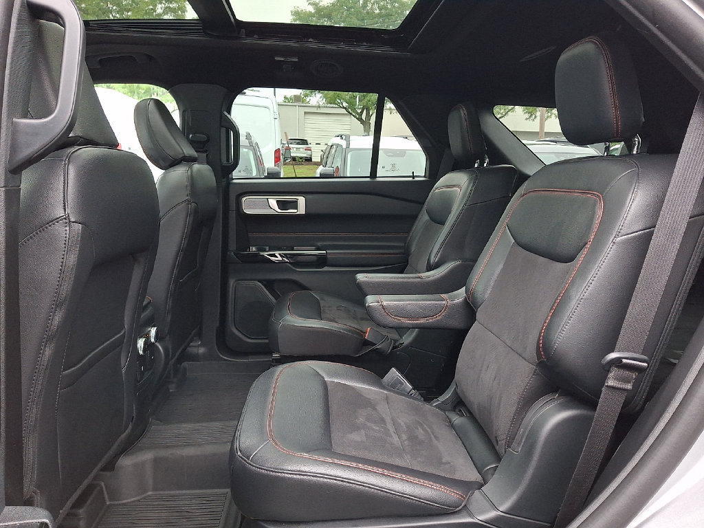 Used 2023 Ford Explorer ST-Line w/ Class IV Trailer Tow Package AWD/4WD image 14