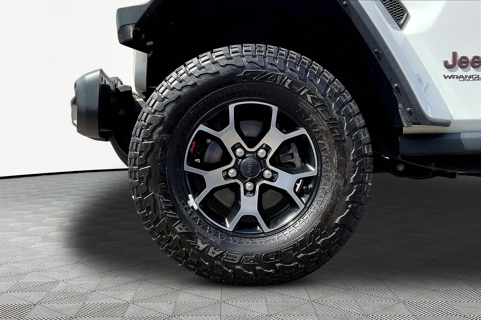 Used 2018 Jeep Wrangler Unlimited Rubicon w/ Dual Top Group AWD/4WD image 33