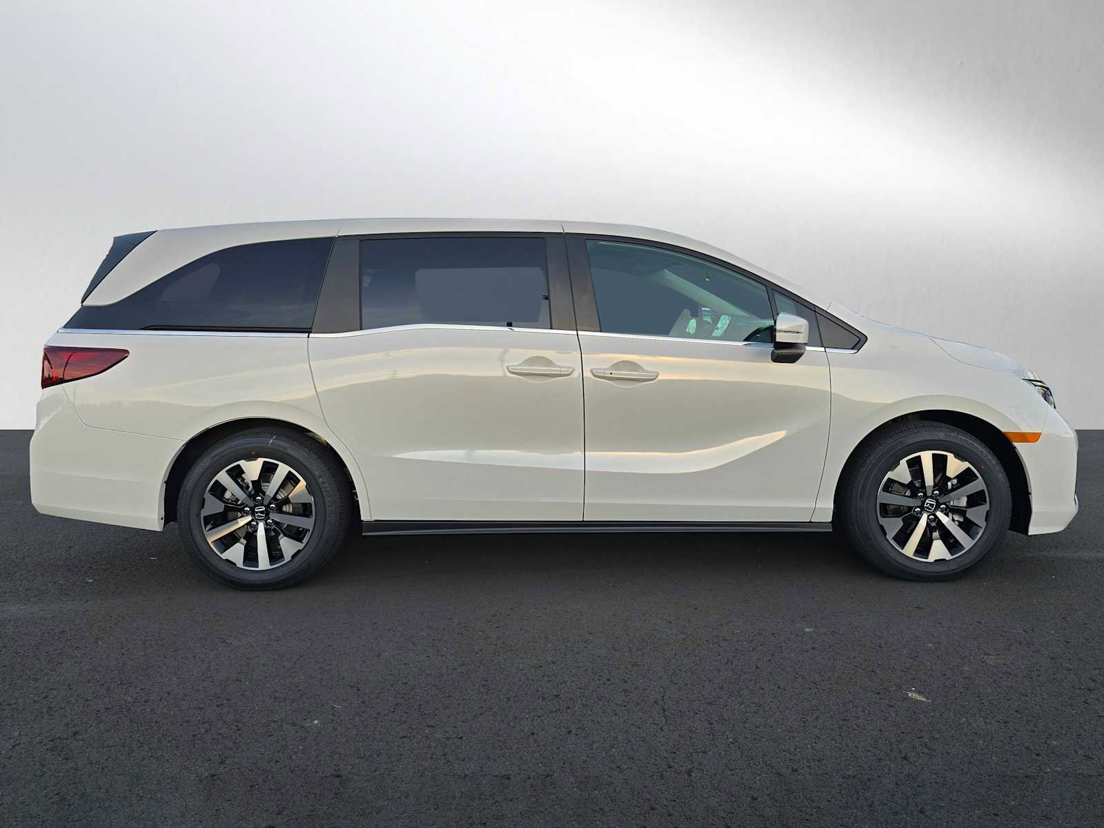 New 2026 Honda Odyssey EX-L image 2