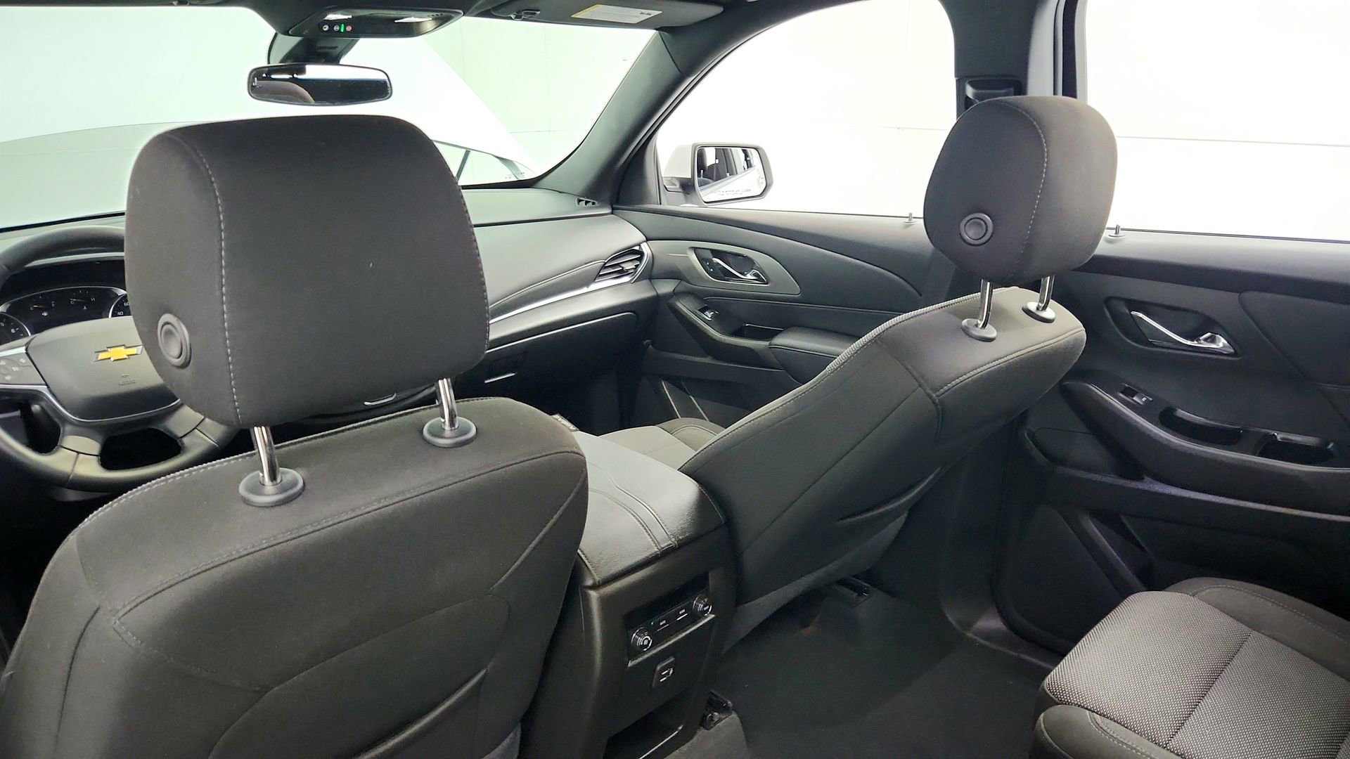 Used 2023 Chevrolet Traverse LT FWD image 24