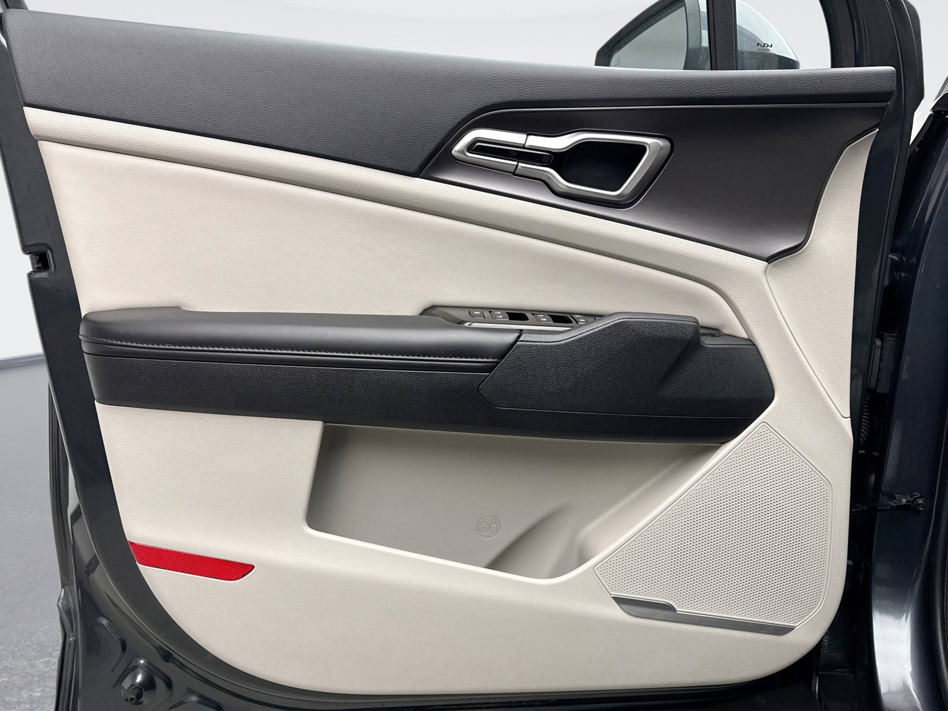 Used 2023 Kia Sportage EX image 9