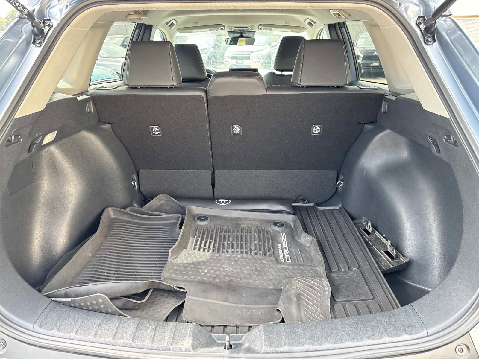 Used 2023 Toyota Corolla Cross XLE image 7