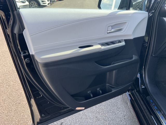 New 2026 Toyota Sienna XLE FWD image 10