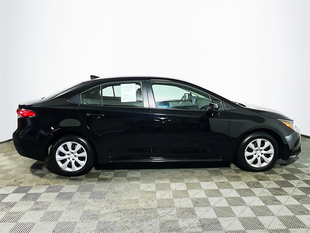 Used 2025 Toyota Corolla LE image 9