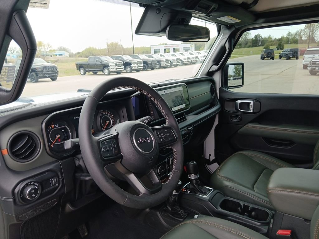 Used 2025 Jeep Gladiator Mojave w/ Convenience Group image 29