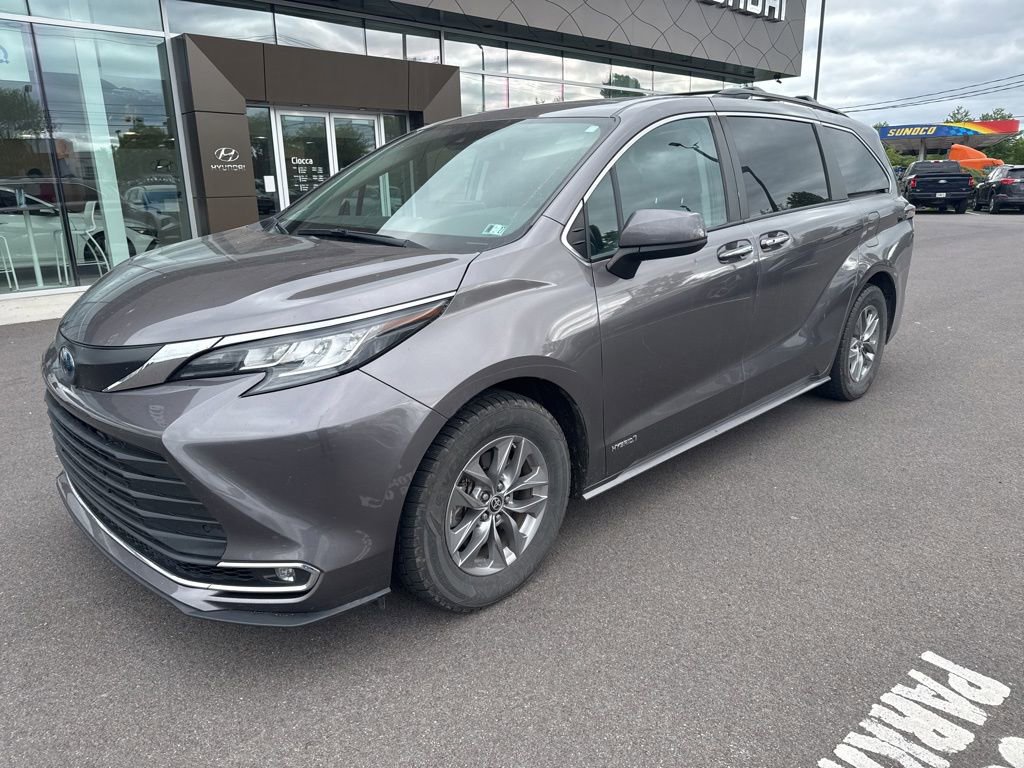 Used 2021 Toyota Sienna XLE AWD/4WD image 1