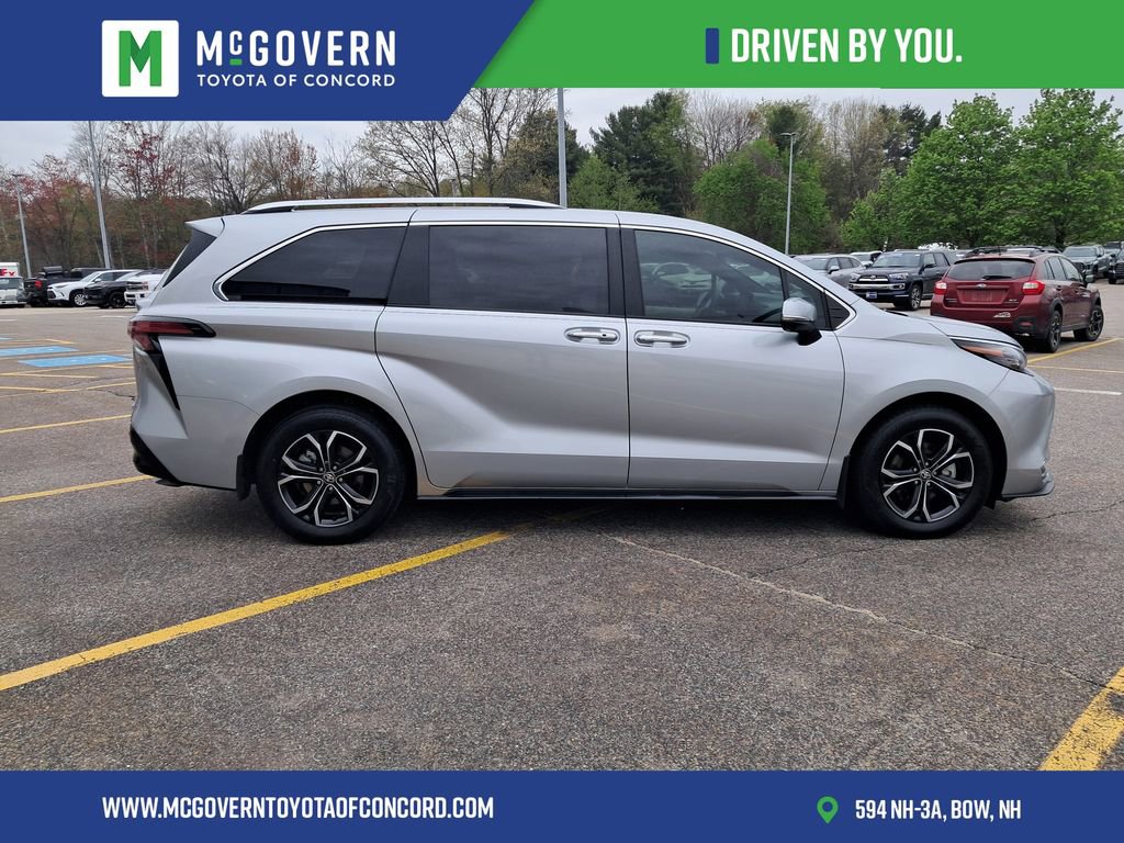 Used 2025 Toyota Sienna Platinum AWD/4WD image 7