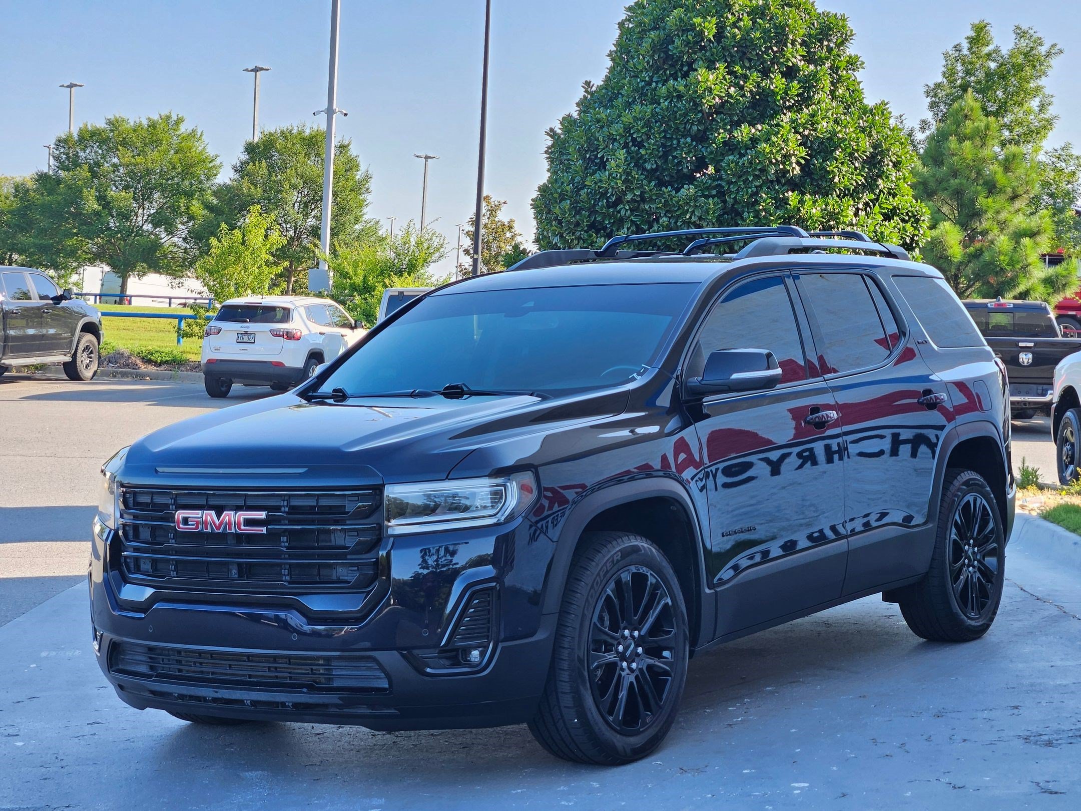 Used 2021 GMC Acadia SLT w/ Elevation Edition FWD image 3
