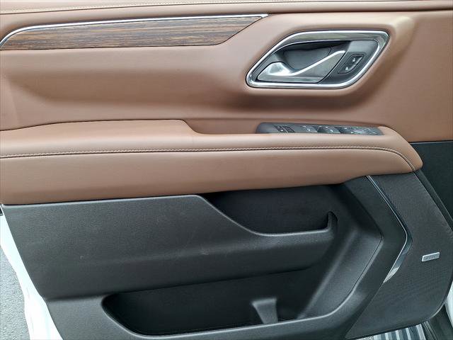 Used 2023 Chevrolet Suburban High Country w/ Premium Package 2 AWD/4WD image 2