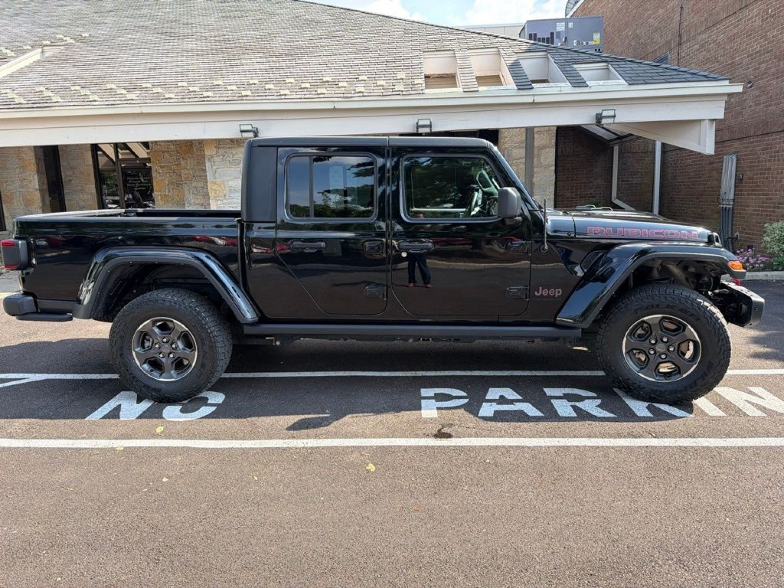 Used 2023 Jeep Gladiator Rubicon w/ LED Lighting Group AWD/4WD image 4