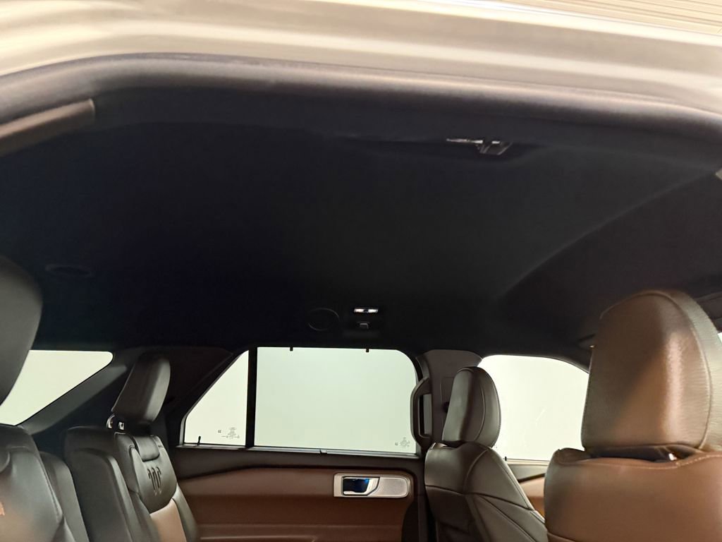 Used 2021 Ford Explorer King Ranch w/ Premium Technology Package image 16