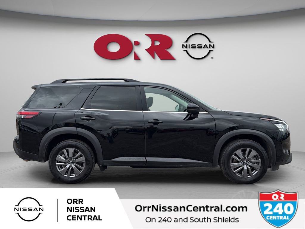 Used 2025 Nissan Pathfinder SV image 4
