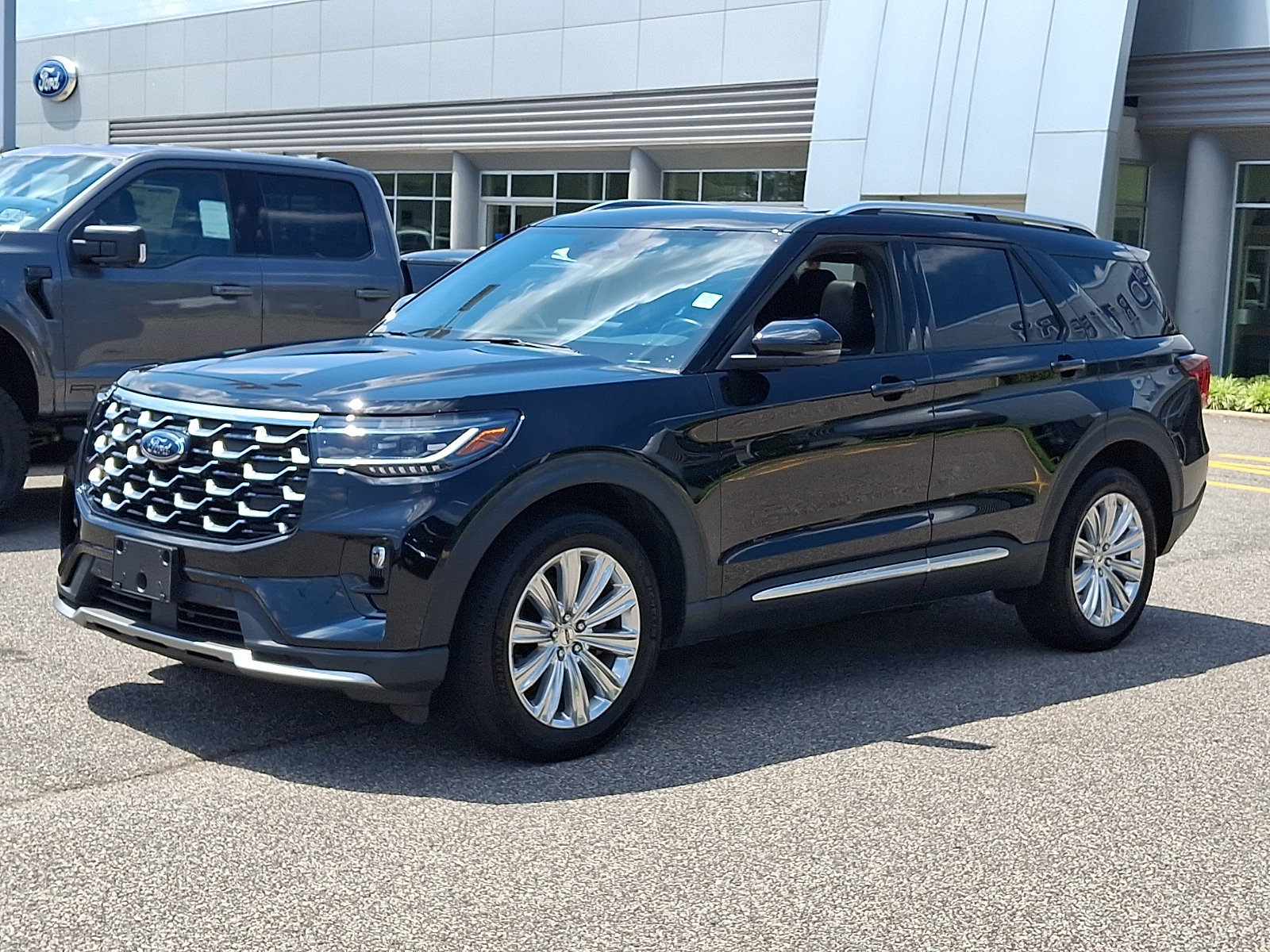 Certified 2025 Ford Explorer Platinum w/ LUX Leather Package AWD/4WD image 5