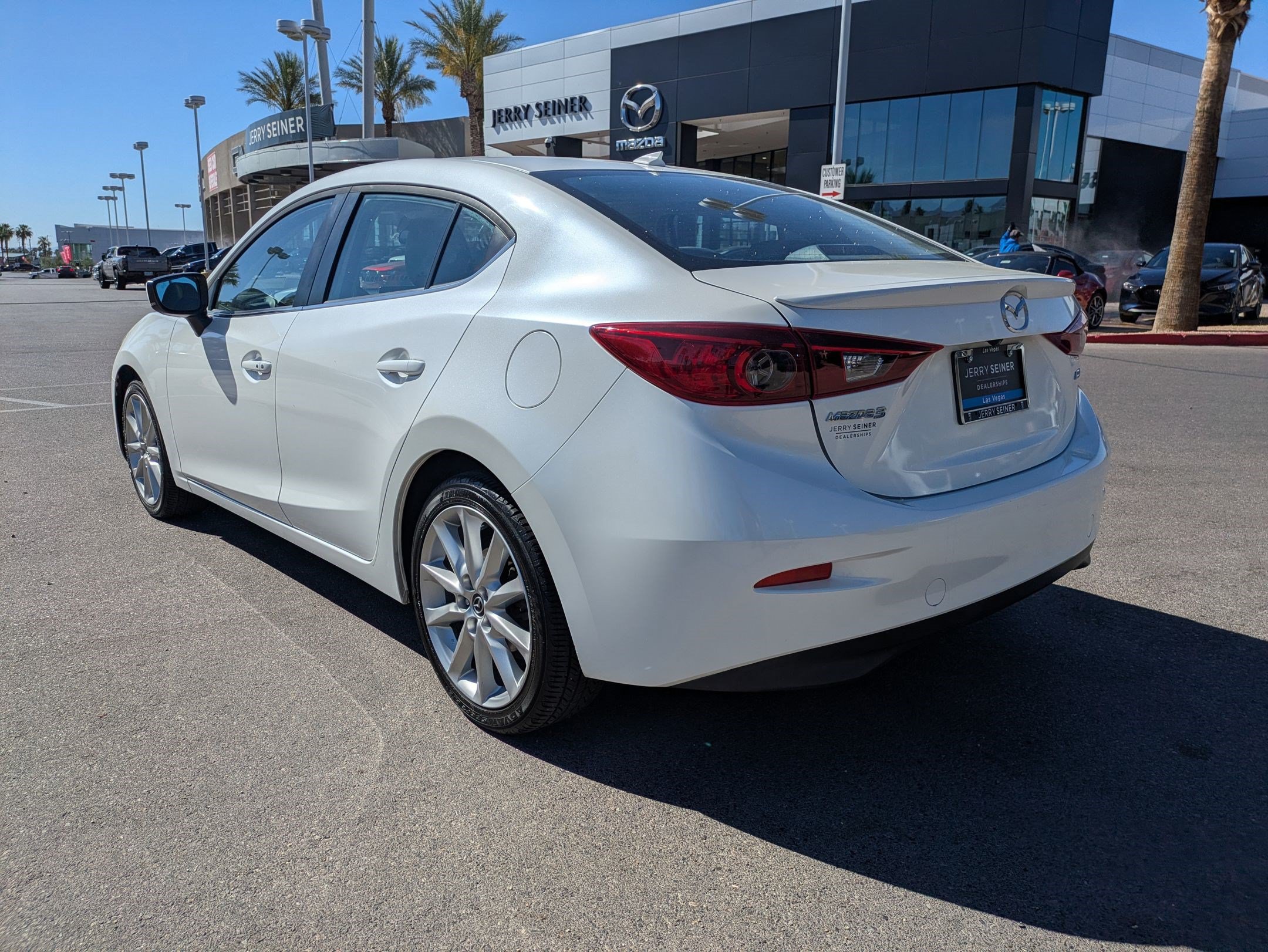 Used 2017 MAZDA MAZDA3 Grand Touring FWD image 3