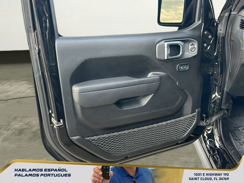 Used 2025 Jeep Gladiator Mojave w/ Safety Group image 13