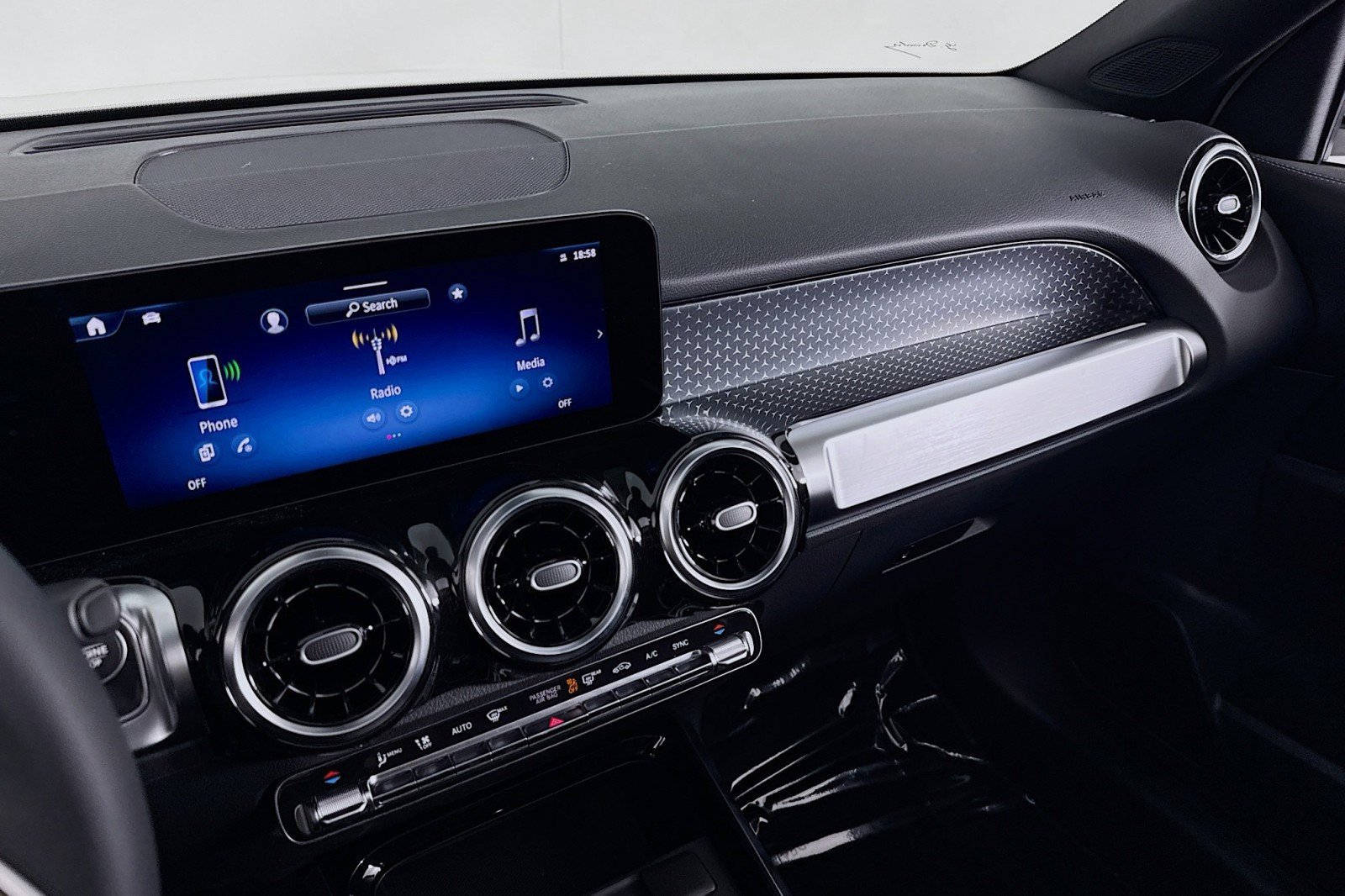 New 2026 Mercedes-Benz GLB 250 image 19