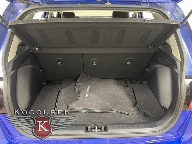 Used 2023 Hyundai Venue SEL image 25