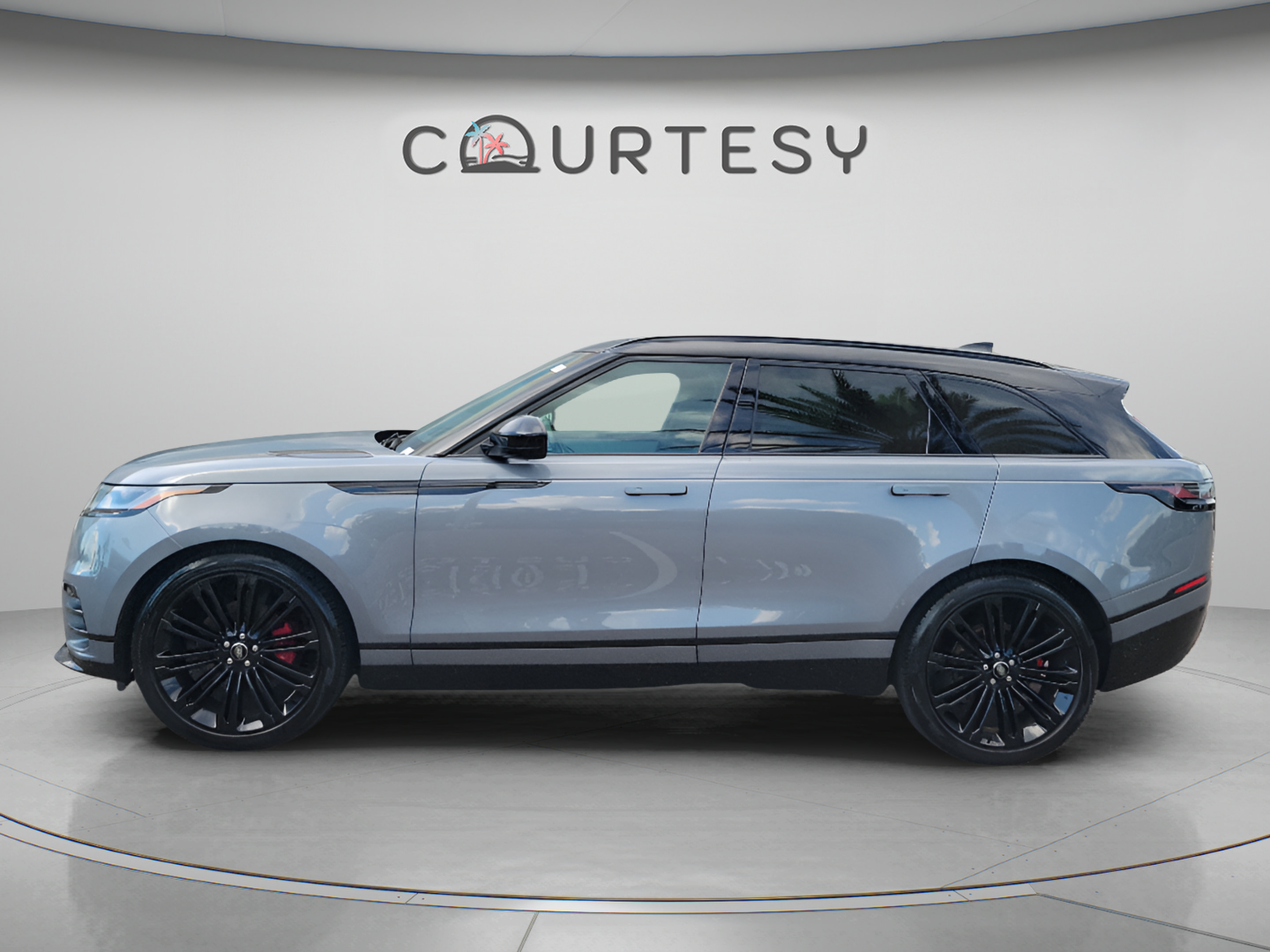 Used 2024 Land Rover Range Rover Velar Dynamic SE AWD/4WD image 2