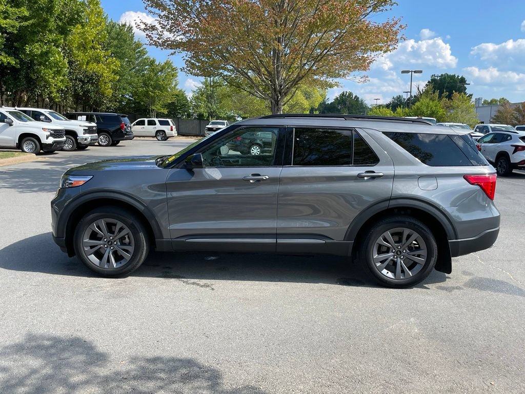Used 2022 Ford Explorer XLT w/ Equipment Group 202A AWD/4WD image 4