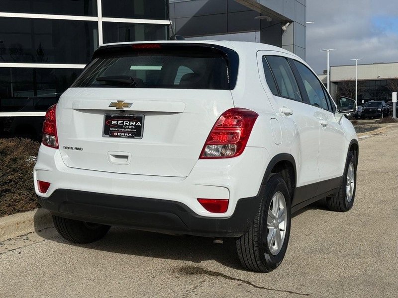 Used 2018 Chevrolet Trax LS image 2