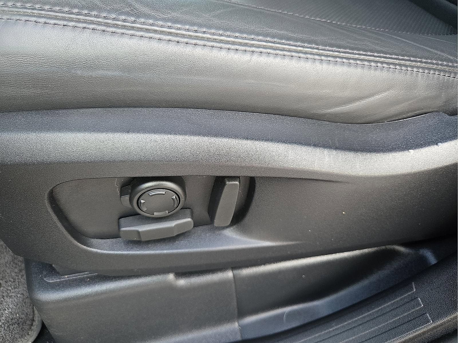 Used 2025 Land Rover Defender 110 S AWD/4WD image 13