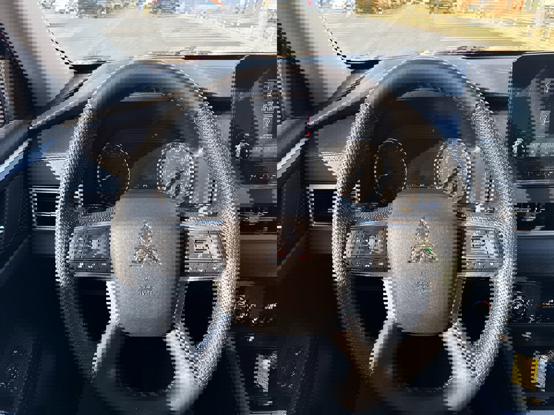 Used 2023 Mitsubishi Outlander SE image 14