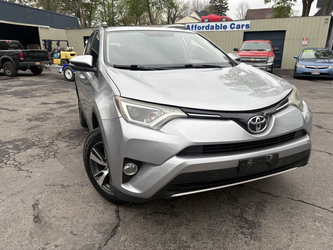 Used 2016 Toyota RAV4 XLE AWD/4WD image 1