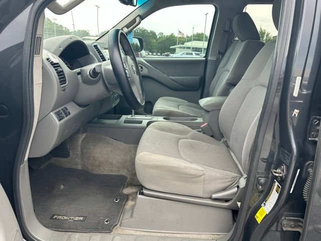 Used 2013 Nissan Frontier SV w/ SV Value Truck Pkg RWD image 19