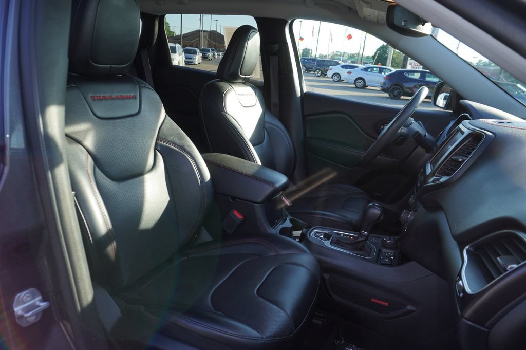 Used 2022 Jeep Cherokee Trailhawk w/ Sound & Nav Group AWD/4WD image 32