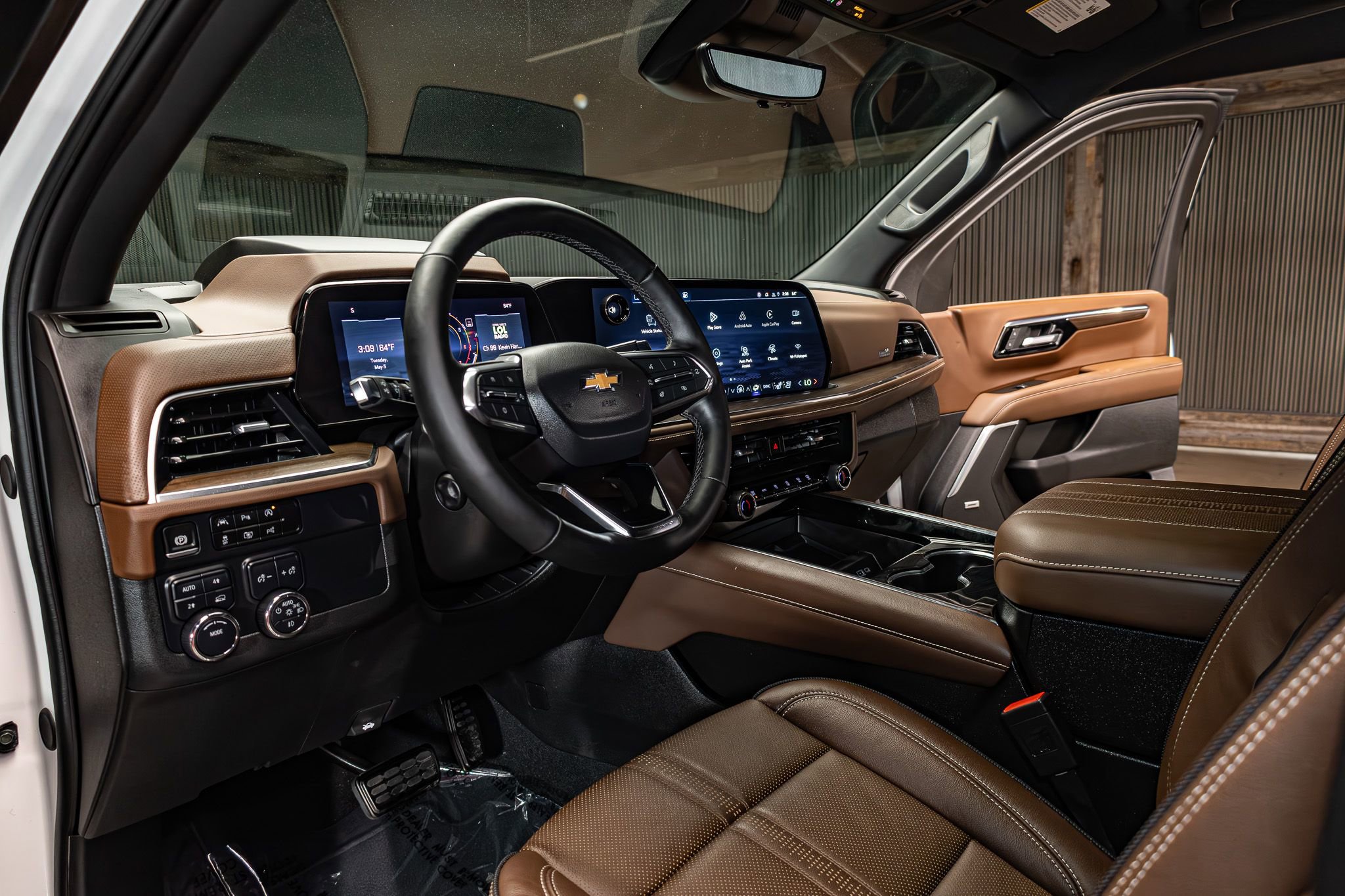Used 2025 Chevrolet Tahoe High Country AWD/4WD image 13