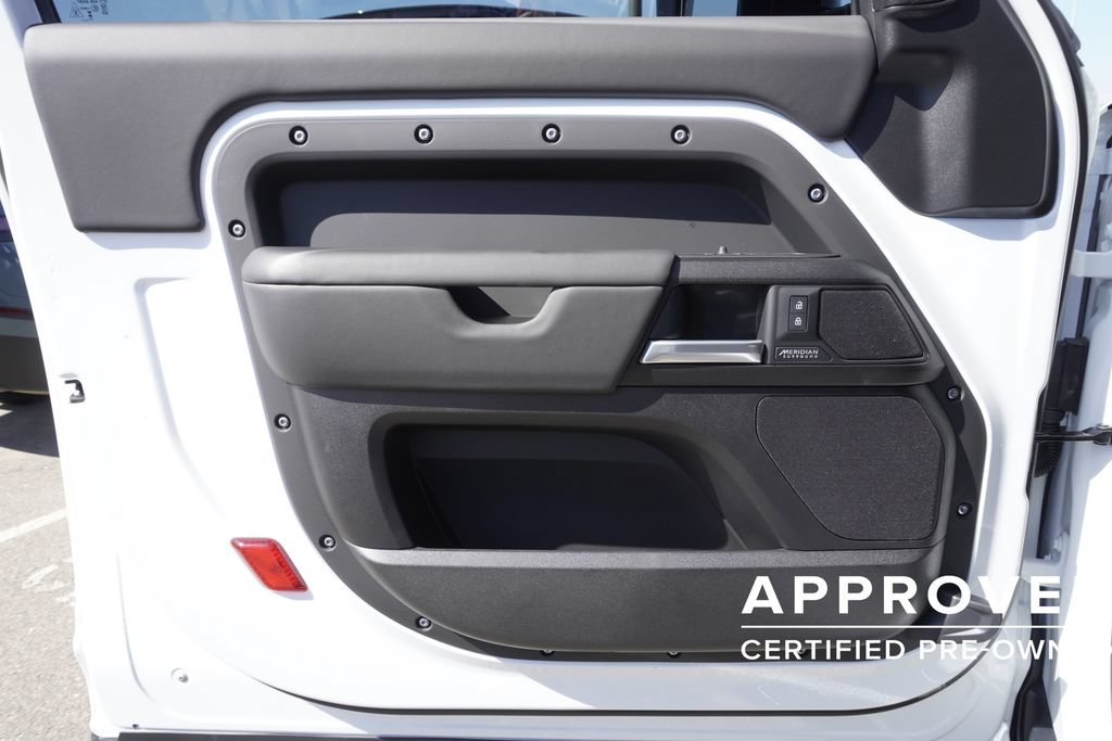 Used 2026 Land Rover Defender 90 V8 AWD/4WD image 17