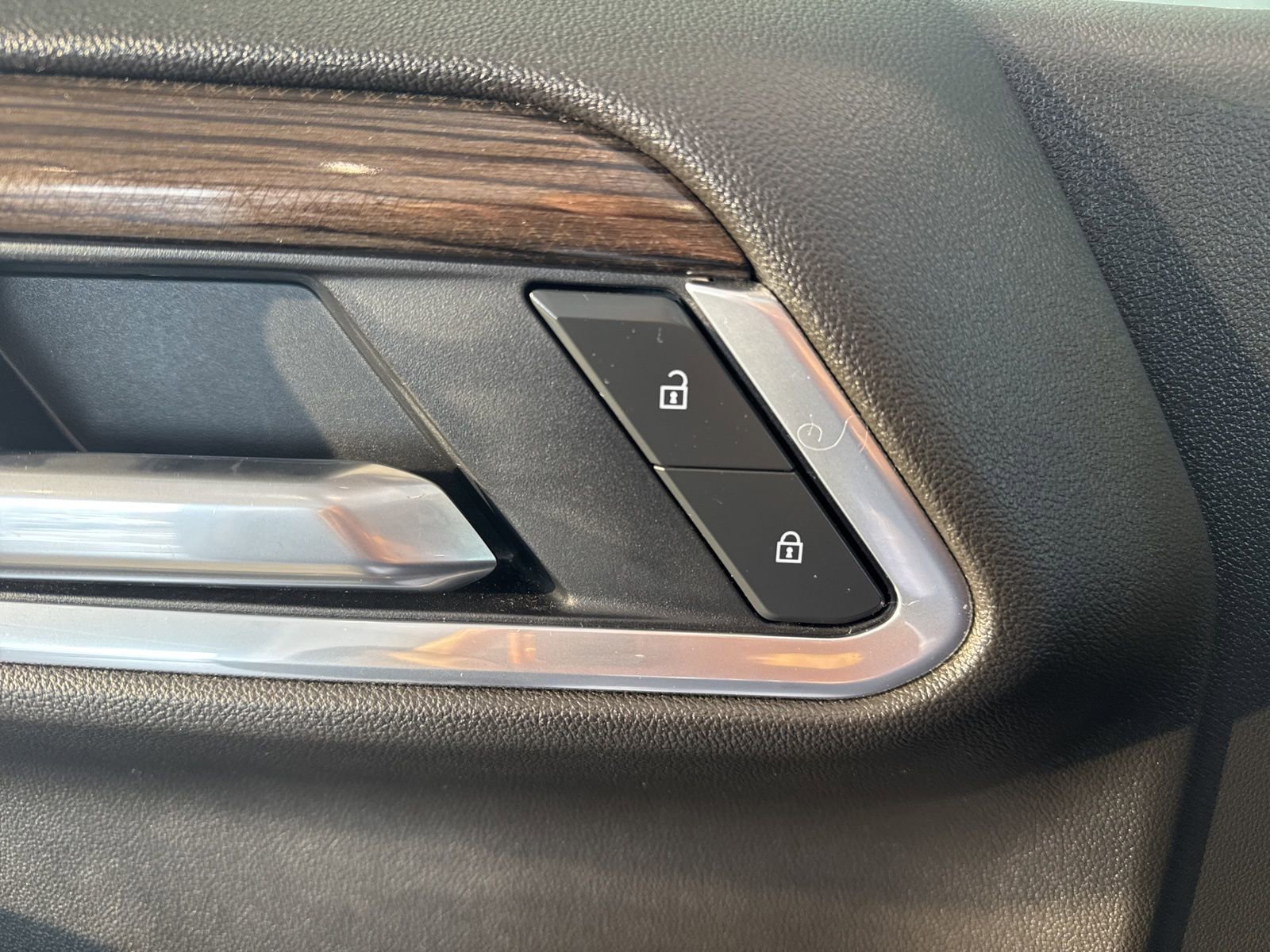 Used 2025 Chevrolet Silverado 1500 LT image 22