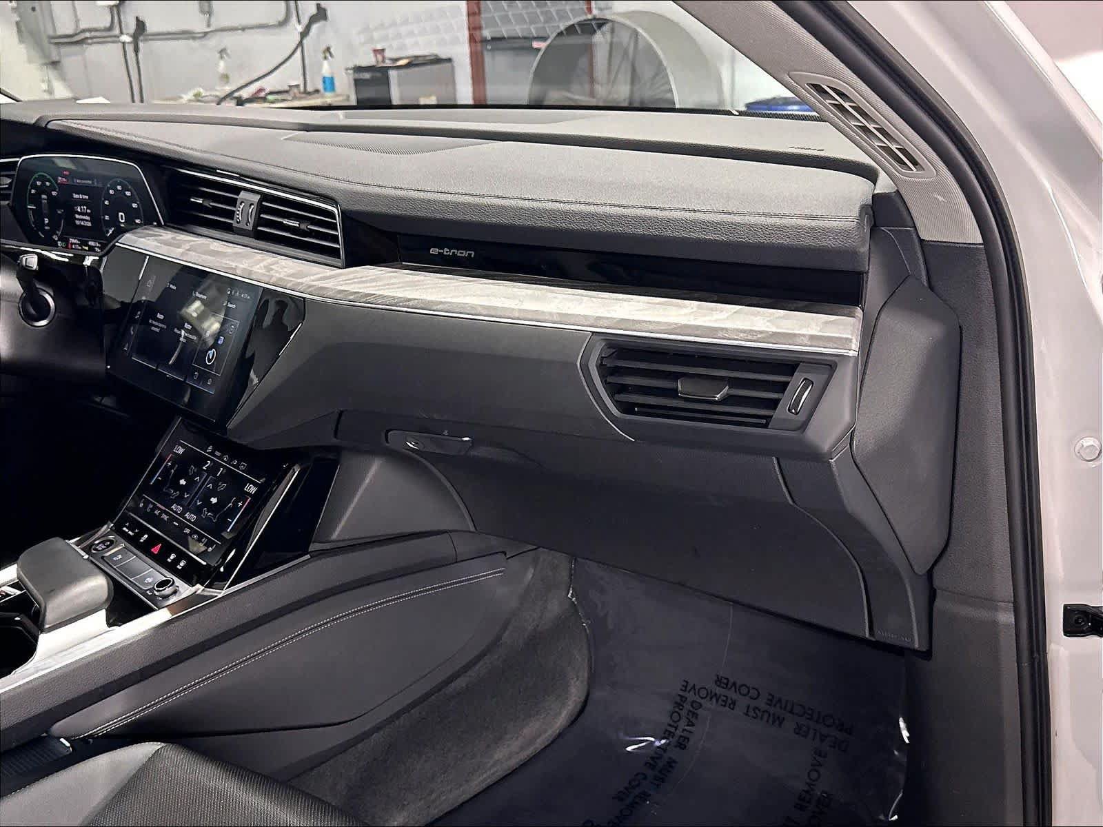 Used 2024 Audi Q8 e-tron Premium Plus AWD/4WD image 18