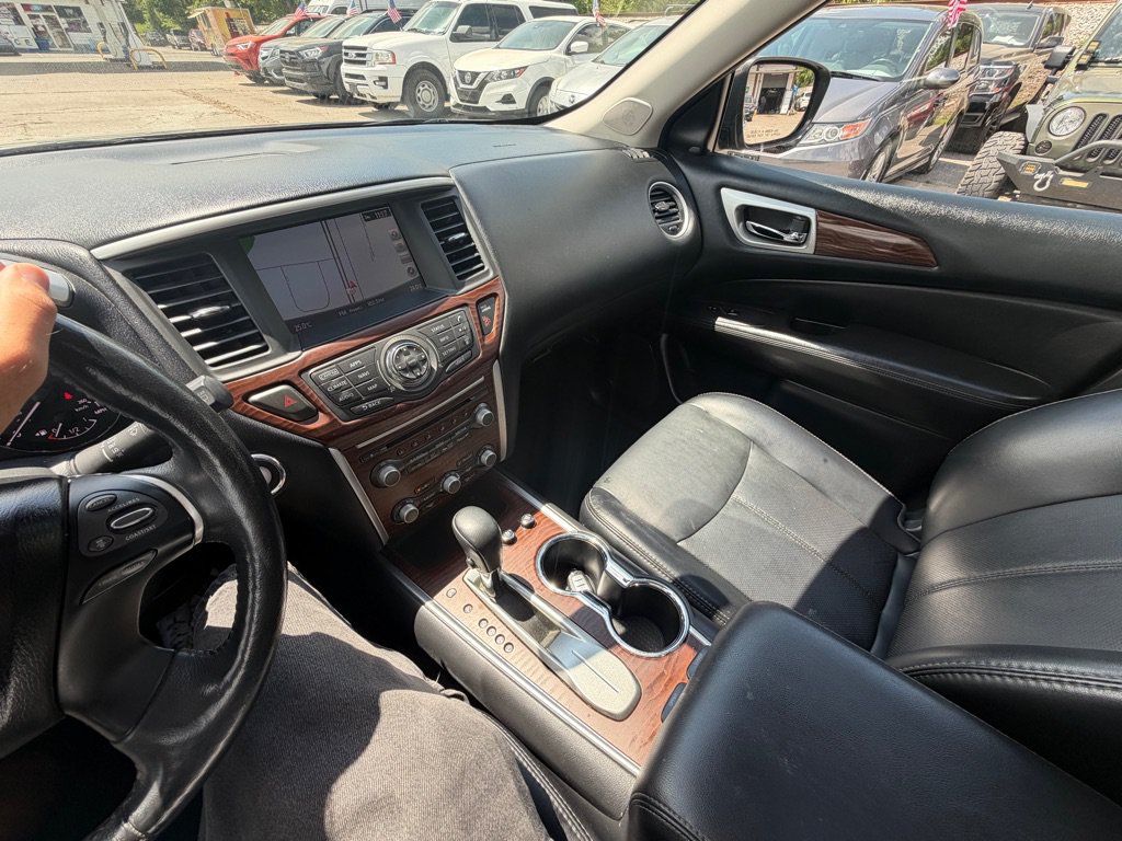 Used 2019 Nissan Pathfinder Platinum FWD image 16