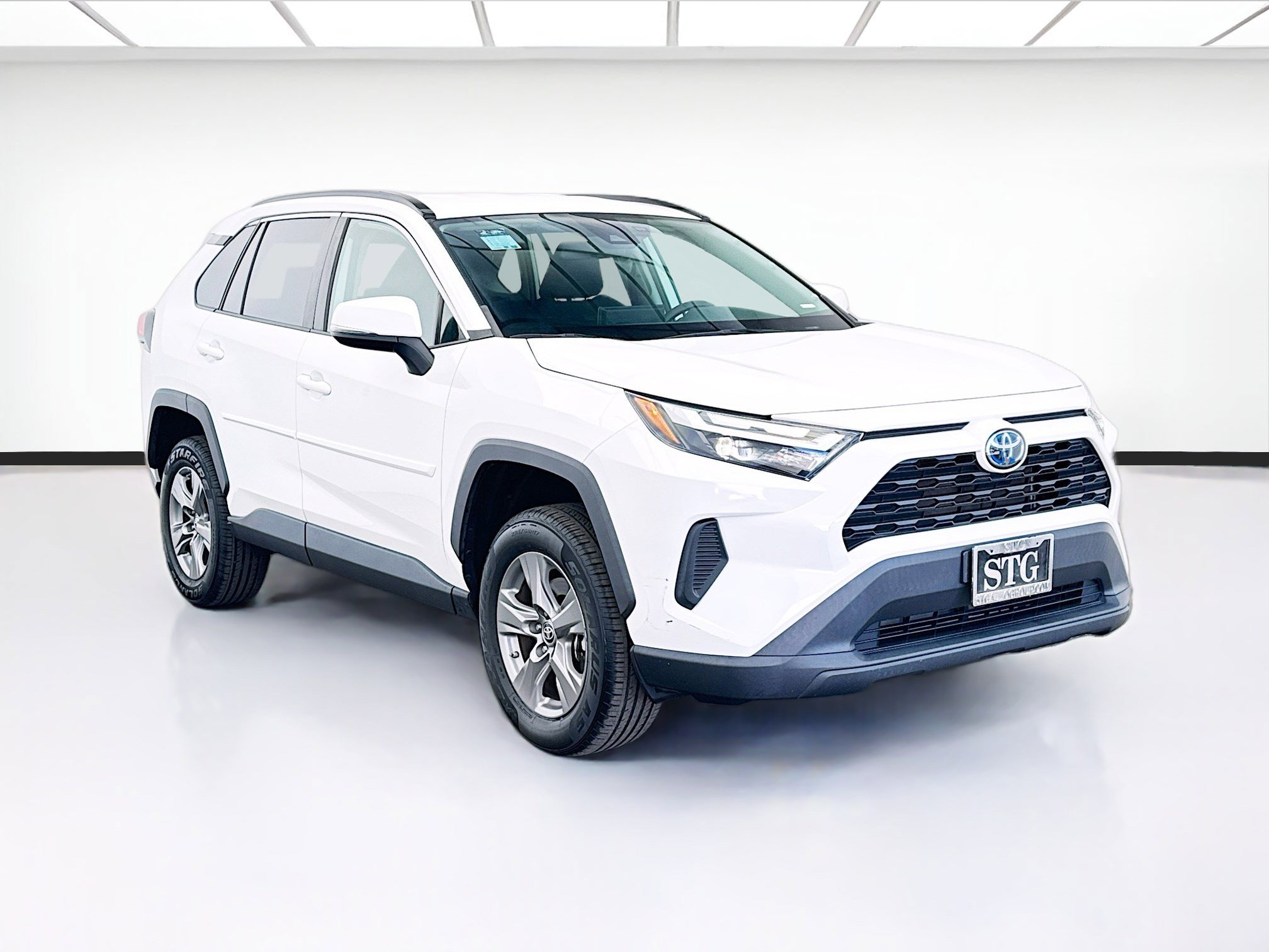 Used 2023 Toyota RAV4 LE image 3