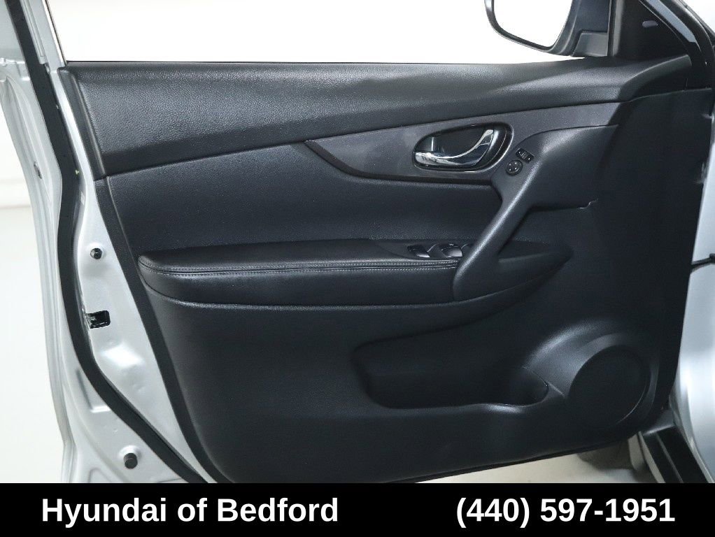 Used 2020 Nissan Rogue S w/ Special Edition Package FWD image 17