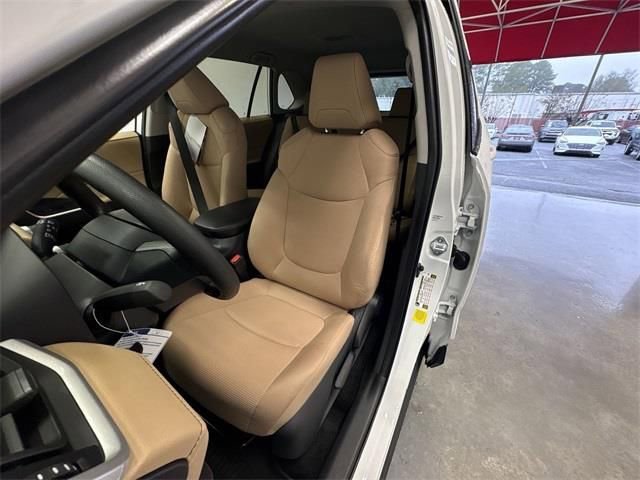 Used 2025 Toyota RAV4 LE AWD/4WD image 12