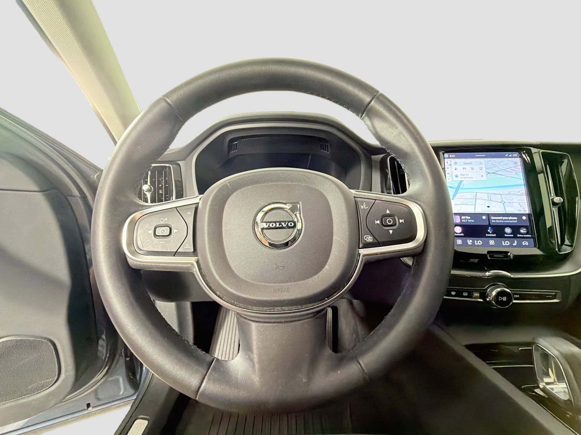 Certified 2023 Volvo XC60 B5 Core AWD/4WD image 12