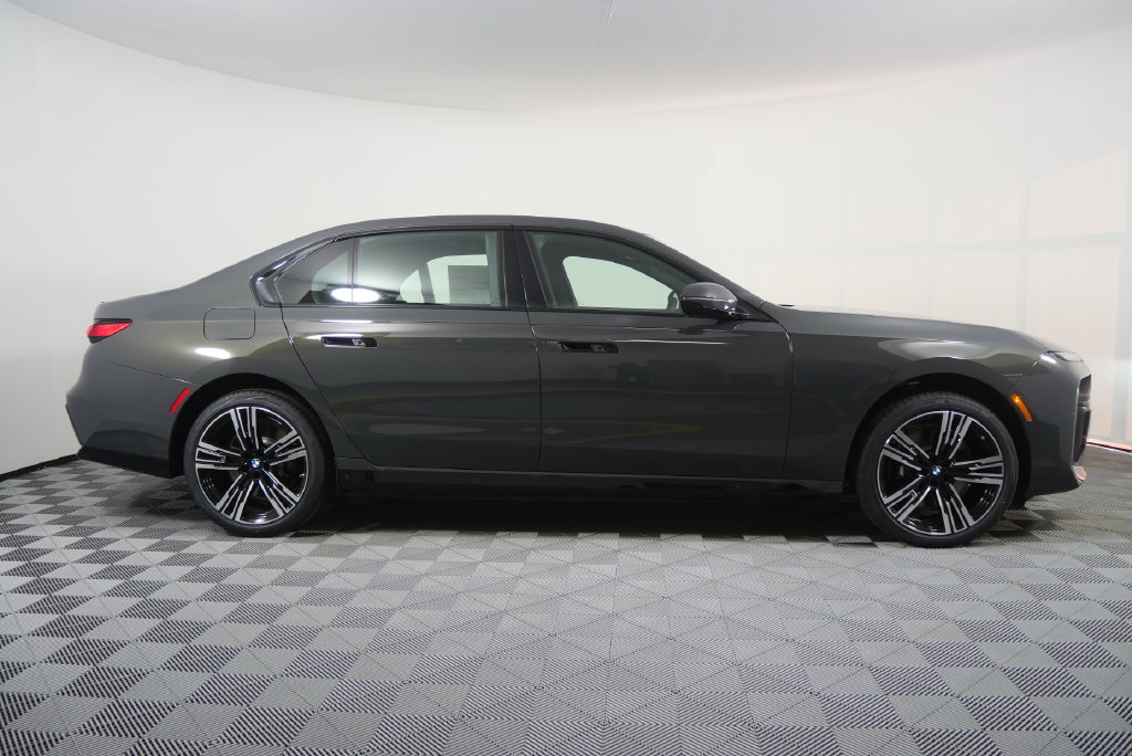 New 2026 BMW 750e xDrive w/ Executive Package AWD/4WD image 3