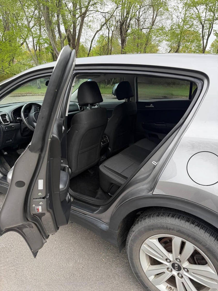 Used 2018 Kia Sportage LX AWD/4WD image 6
