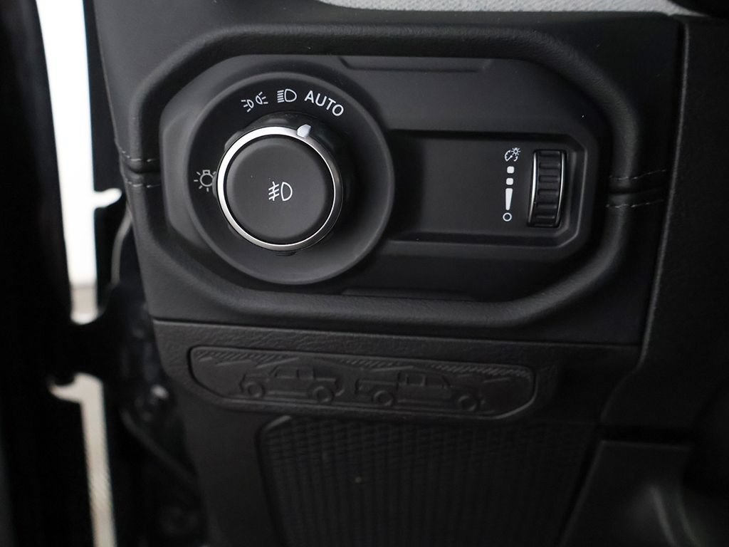 Used 2024 Jeep Wrangler Unlimited Sahara w/ Technology Group AWD/4WD image 35