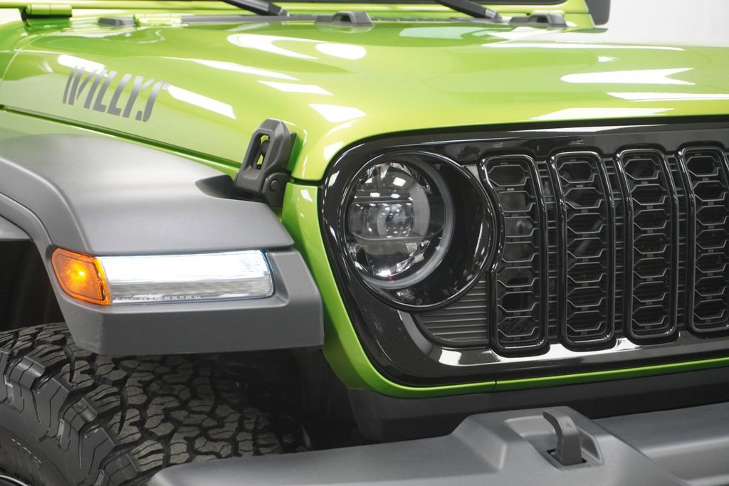 Used 2025 Jeep Wrangler Sport AWD/4WD image 5
